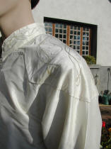 Dtail de la broderie des paules