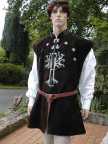 La tunique elfique en cuir, avec arbre du gondor (seigneur des anneaux)