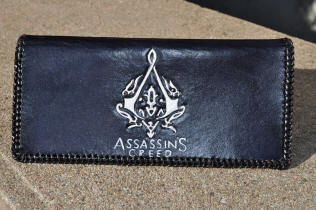 Porte-chquier en cuir, logo Assassin's creed